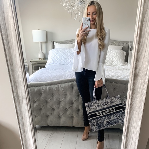 White Bell Sleeve Loose Blouse - Picture 2 of 13